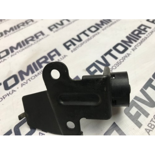 Кінцевик капота Hyundai i30 2007-2012 938802L000